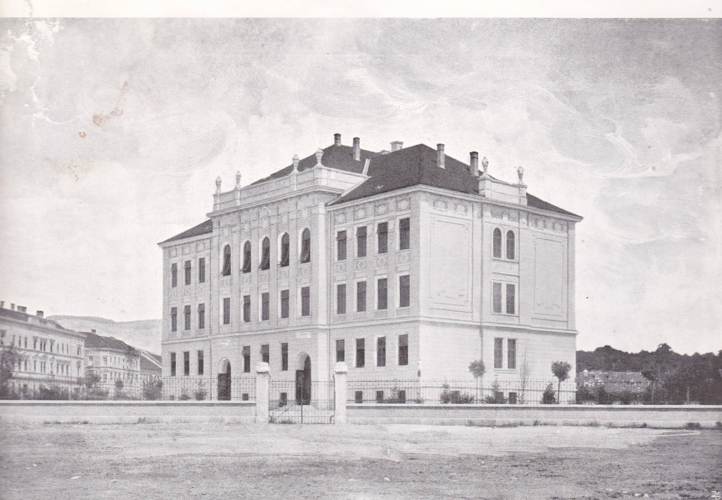 Vjerojatno najstarija fotografija kole iz 1901. ili 1902. godine 